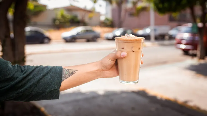 Dirty horchata en vaso para llevar