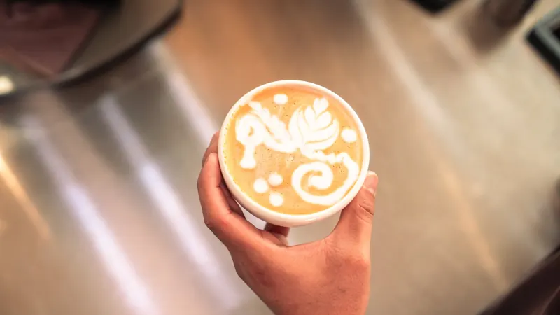 Flat white con arte latte