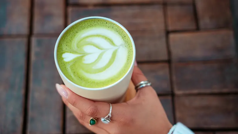 Matcha latte caliente
